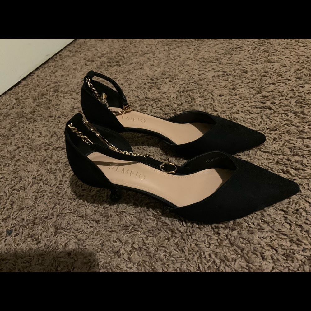 Low heel shoes